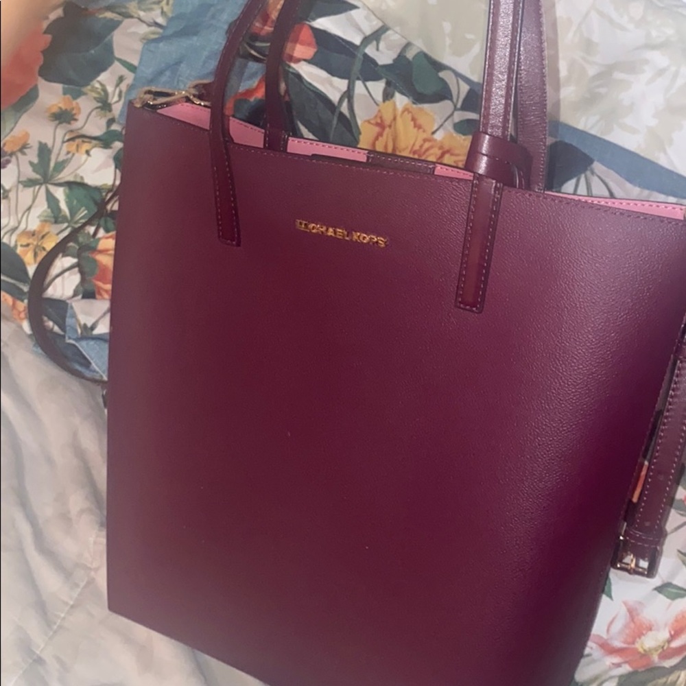 Micheal kors tote. (Large)